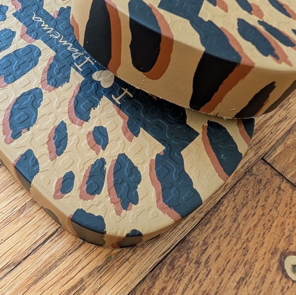 Ipanema Leopard Print Flip Flops with Tan Straps - Picture 5 of 6